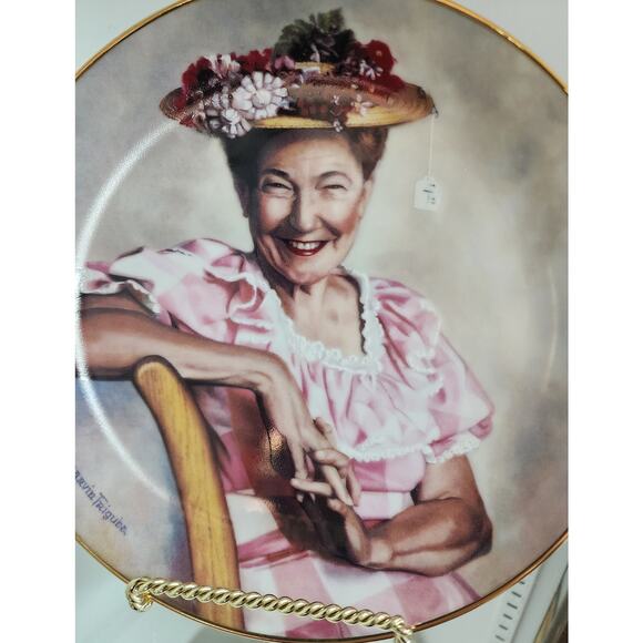 Legendary Ladies Minnie Pearl Plate #1315 Gold Trim + Holder Cumberland Registry - Picture 2 of 12